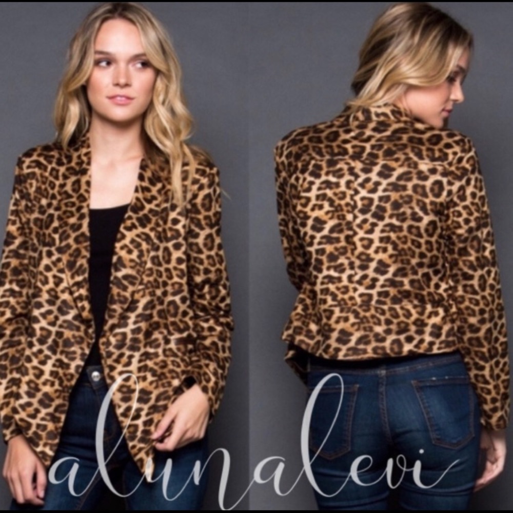 ♥️2 left ♥️Leopard print jacket